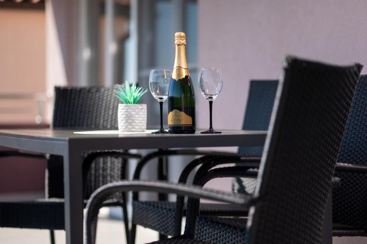 Euroholiday Apartments Турань Экстерьер фото